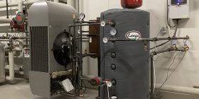 The absorption chiller is the grey instrument at left. The pilot chiller is a small unit of 2.5 kW. It cools the district heating water from 60 degrees to 13-18 degrees and passes it through a valve into a fan coil to cool the air. Credit: GEV